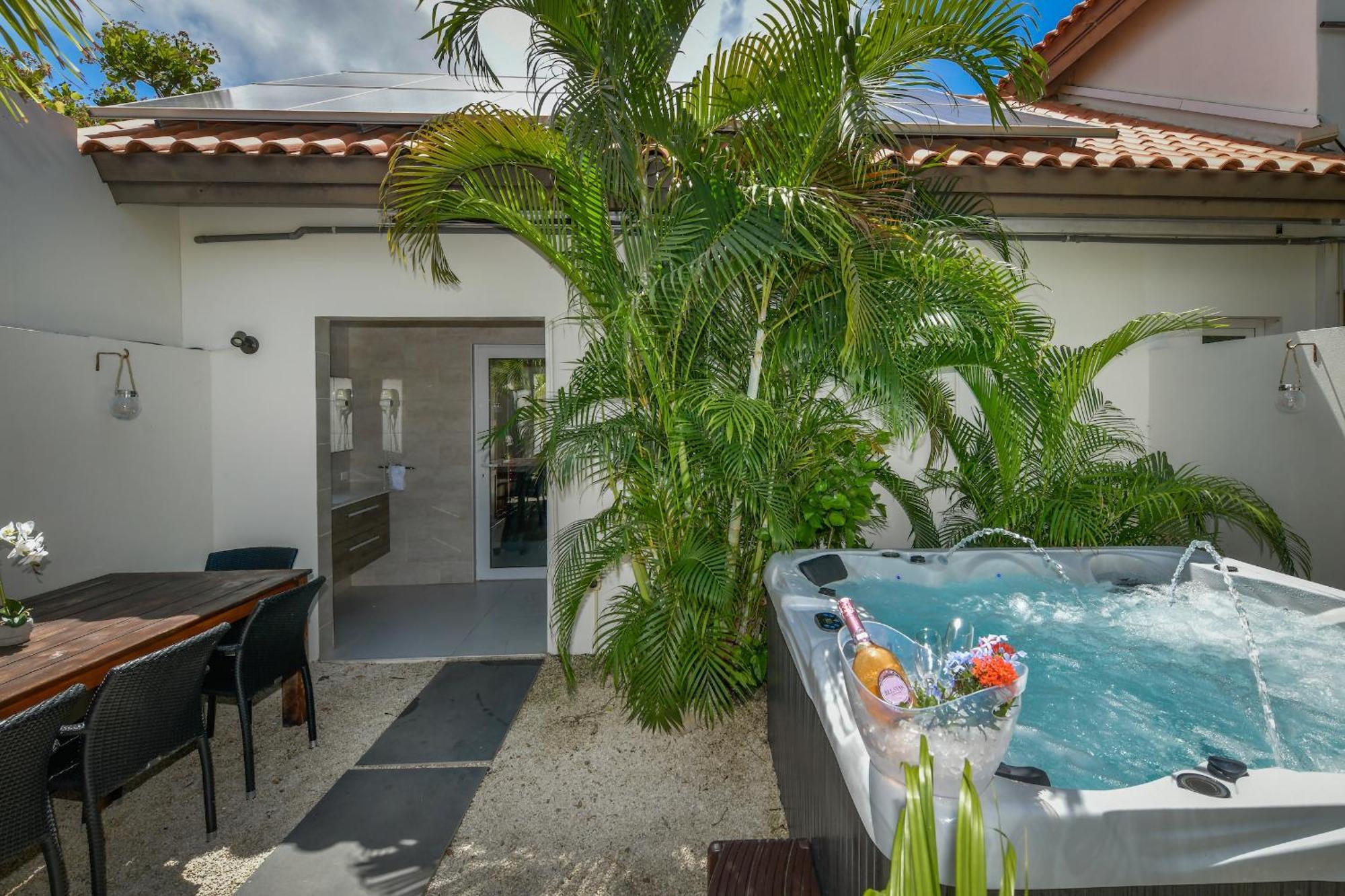 Boutique Hotel Swiss Paradise Aruba Villas And Suites Palm Beach Exterior foto