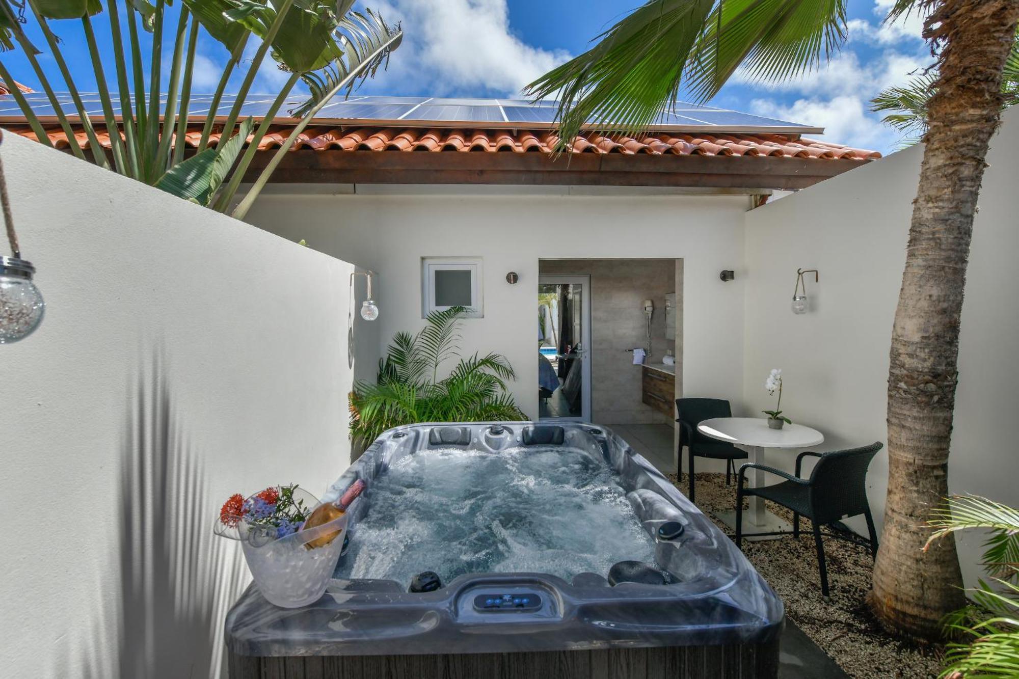 Boutique Hotel Swiss Paradise Aruba Villas And Suites Palm Beach Exterior foto