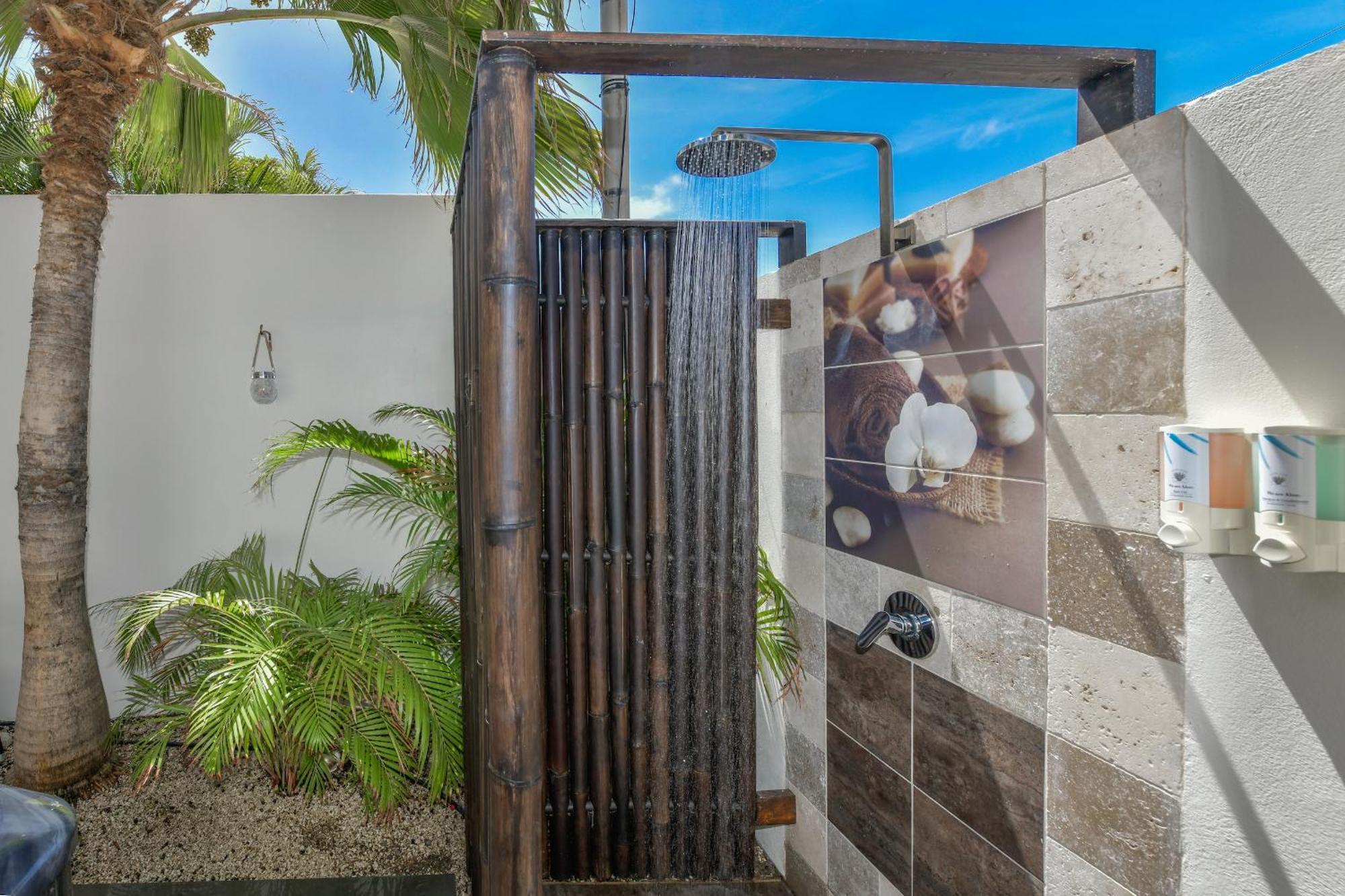 Boutique Hotel Swiss Paradise Aruba Villas And Suites Palm Beach Exterior foto